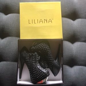 LILIANA Studded Style reseda-22’s stiletto size 9